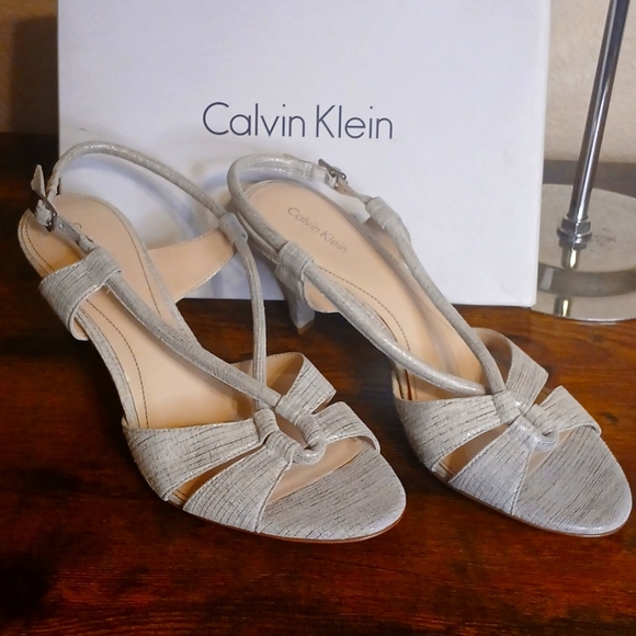 Calvin Klein Shoes - BRAND NEW IN THE BOX CALVIN KLEIN PHENIX E3325 10 M WOMENS KITTEN HEELS CHAMPAGN